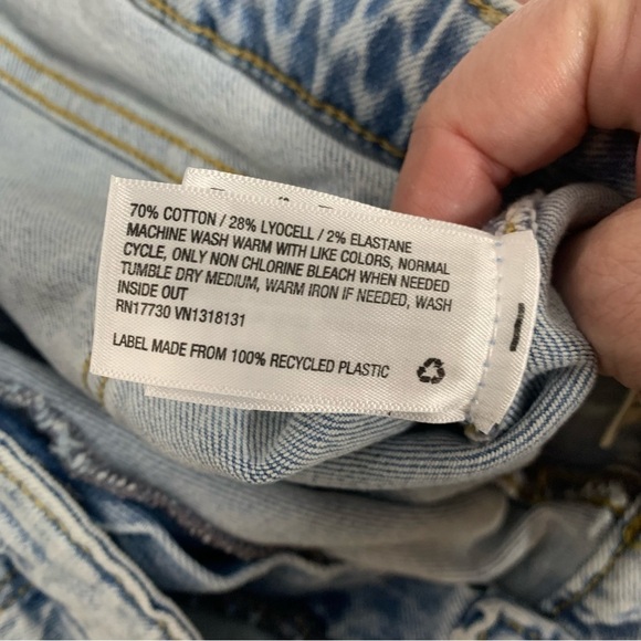 Universal Thread Women's High-Rise Slim Straight Jeans - Picture 11 of 14